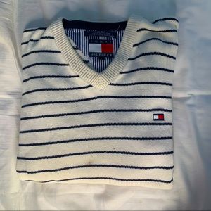 Vintage Tommy Hilfiger sweater! Not sold anywhere anymore.